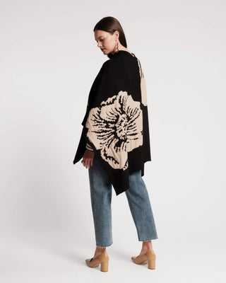 Ginny Wrap Carefree Chrysanthemum Jacquard Wool Blend Black/Camel
