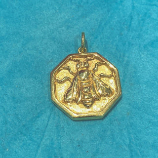 Mazza Pendants Lg Octagon 14kt Gold Bee Charm