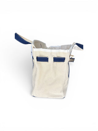 Boatkinfromsideshowingcutsforstraps